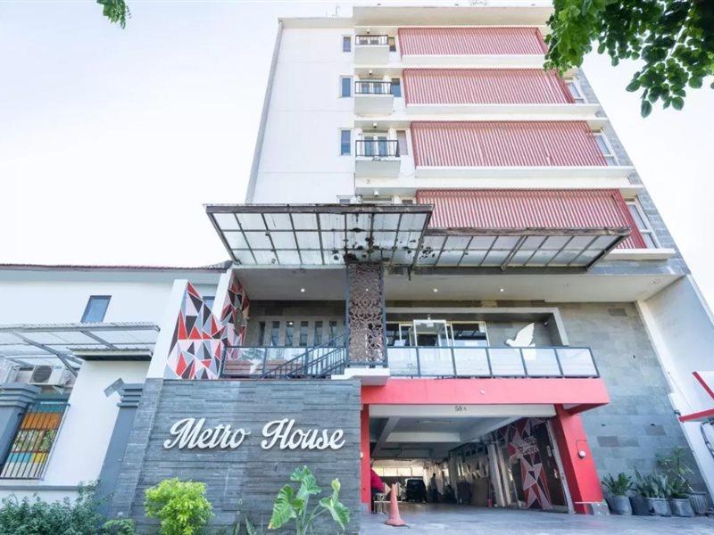 Super Oyo Flagship 91863 Metro House Hotel Surabaya Luaran gambar