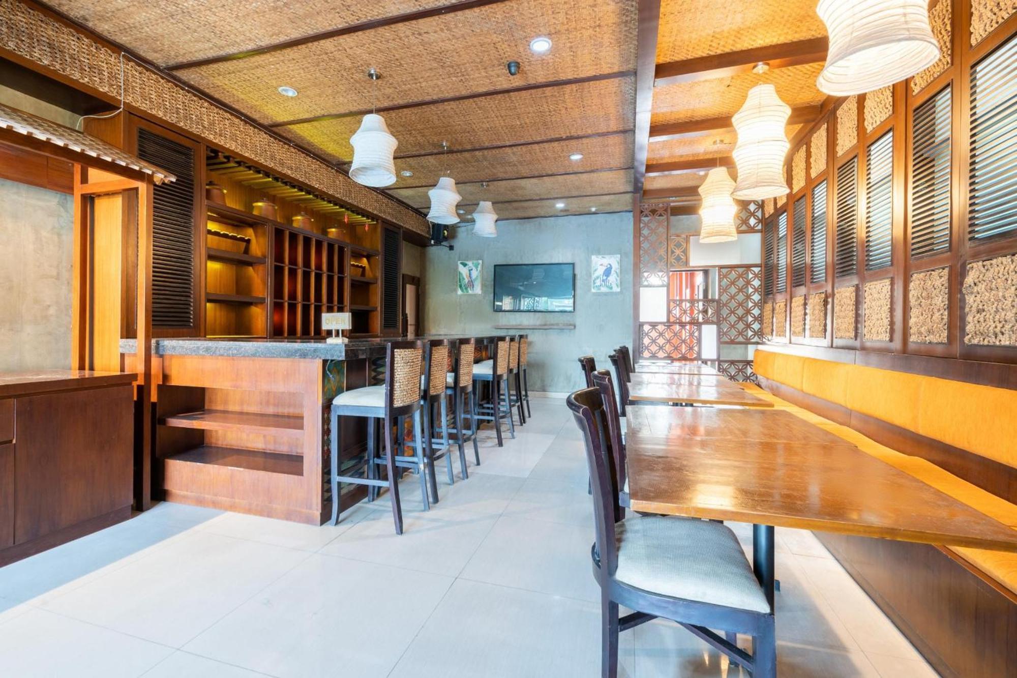 Super Oyo Flagship 91863 Metro House Hotel Surabaya Luaran gambar