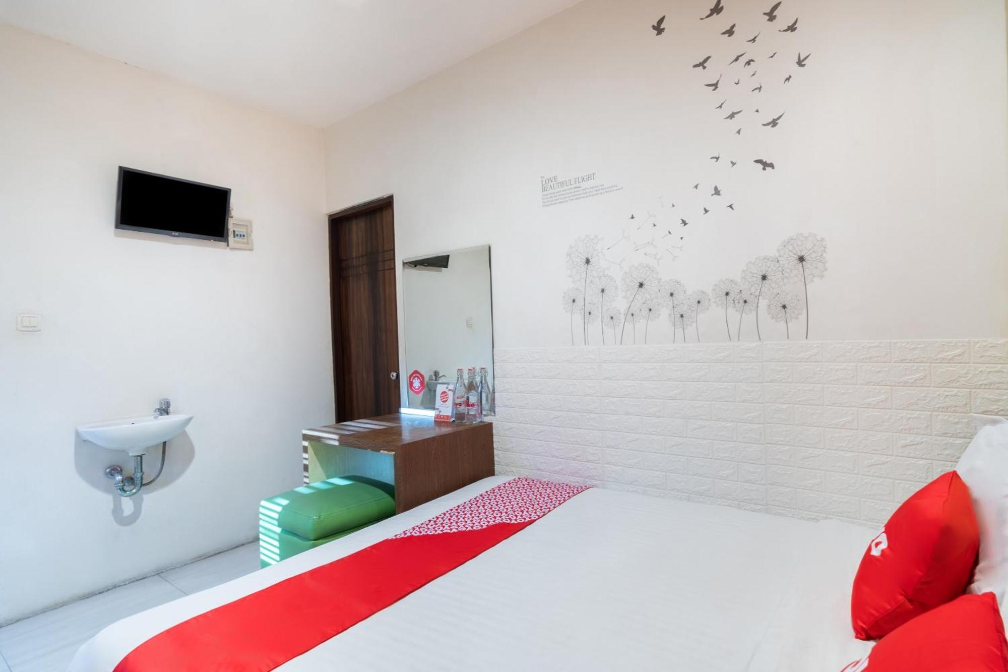 Super Oyo Flagship 91863 Metro House Hotel Surabaya Luaran gambar