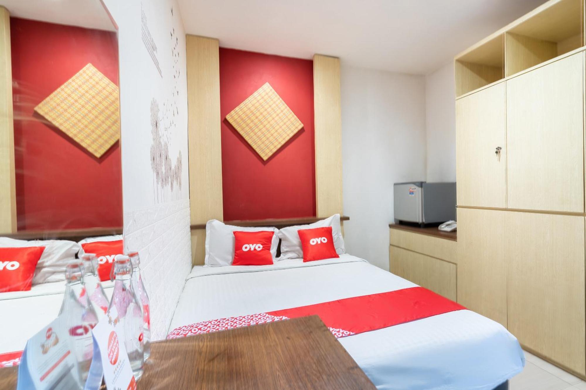 Super Oyo Flagship 91863 Metro House Hotel Surabaya Luaran gambar