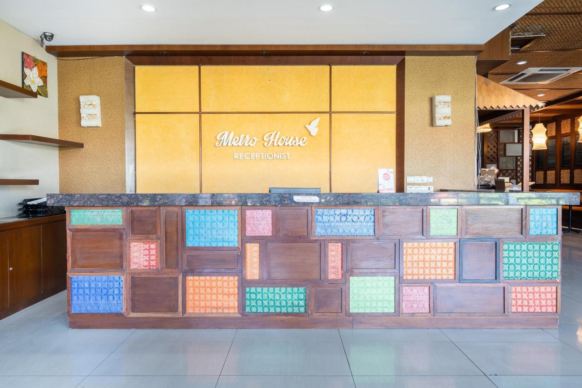 Super Oyo Flagship 91863 Metro House Hotel Surabaya Luaran gambar