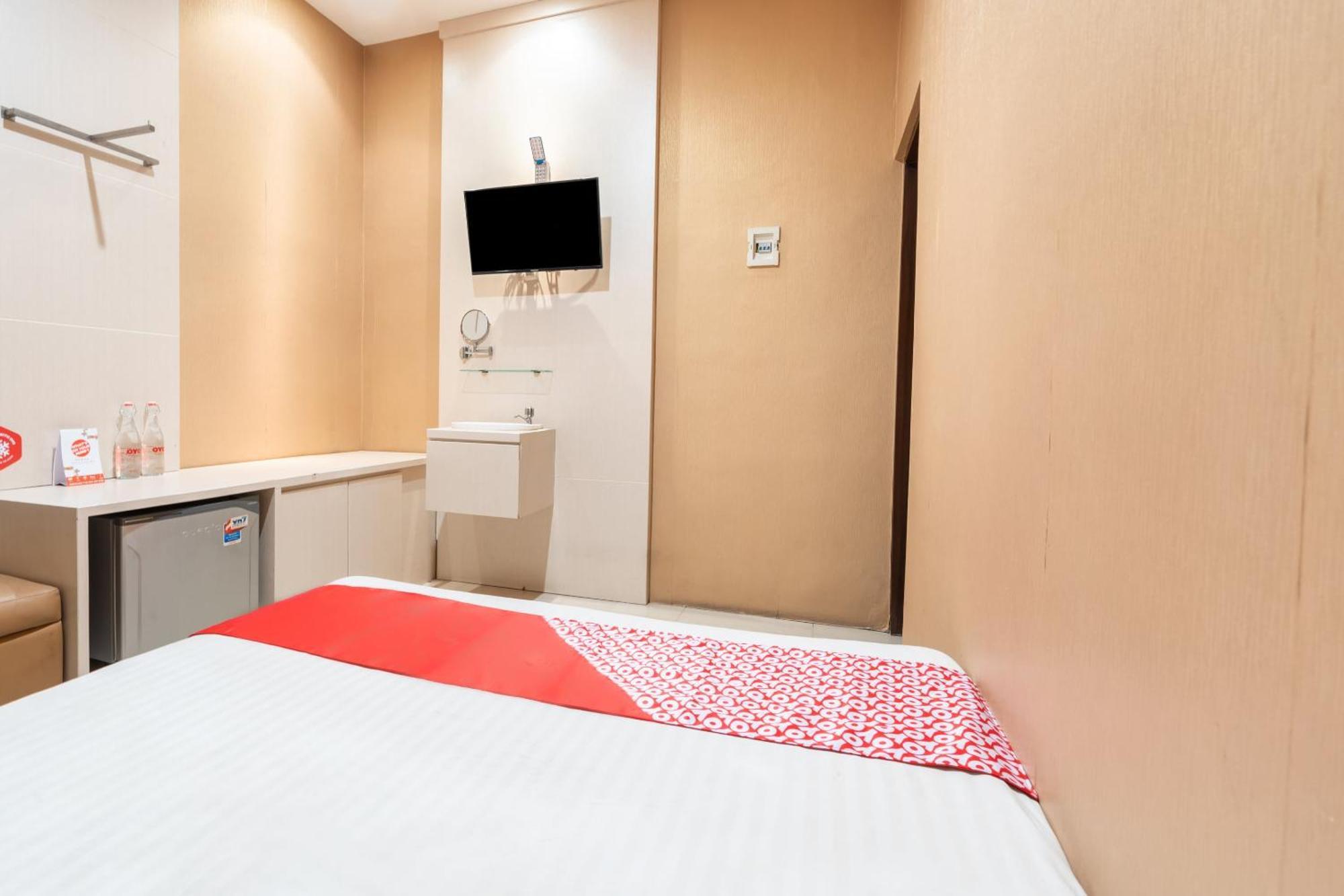 Super Oyo Flagship 91863 Metro House Hotel Surabaya Luaran gambar