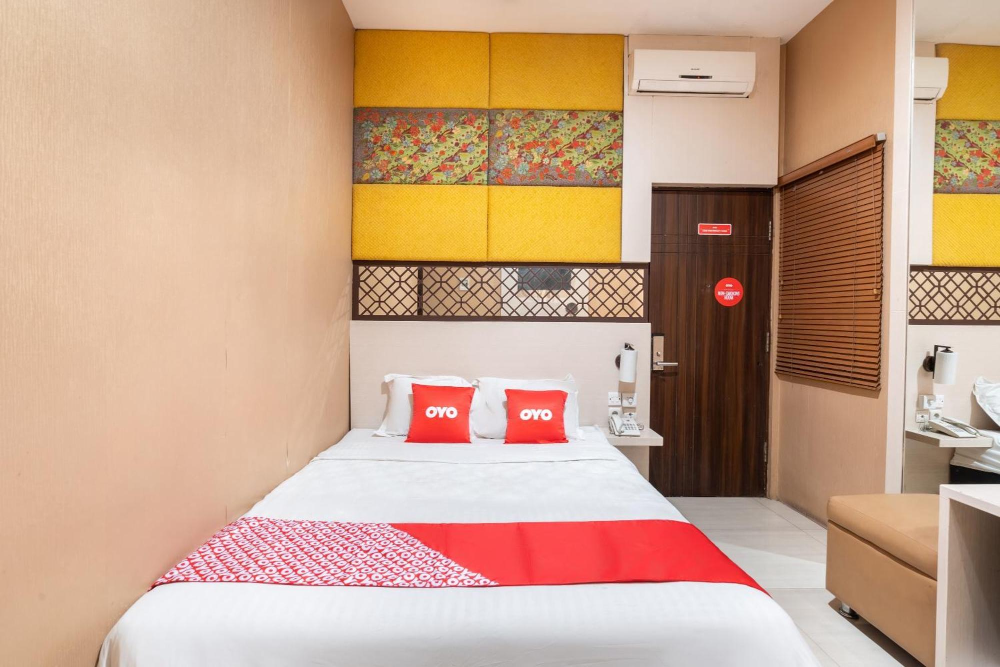 Super Oyo Flagship 91863 Metro House Hotel Surabaya Luaran gambar