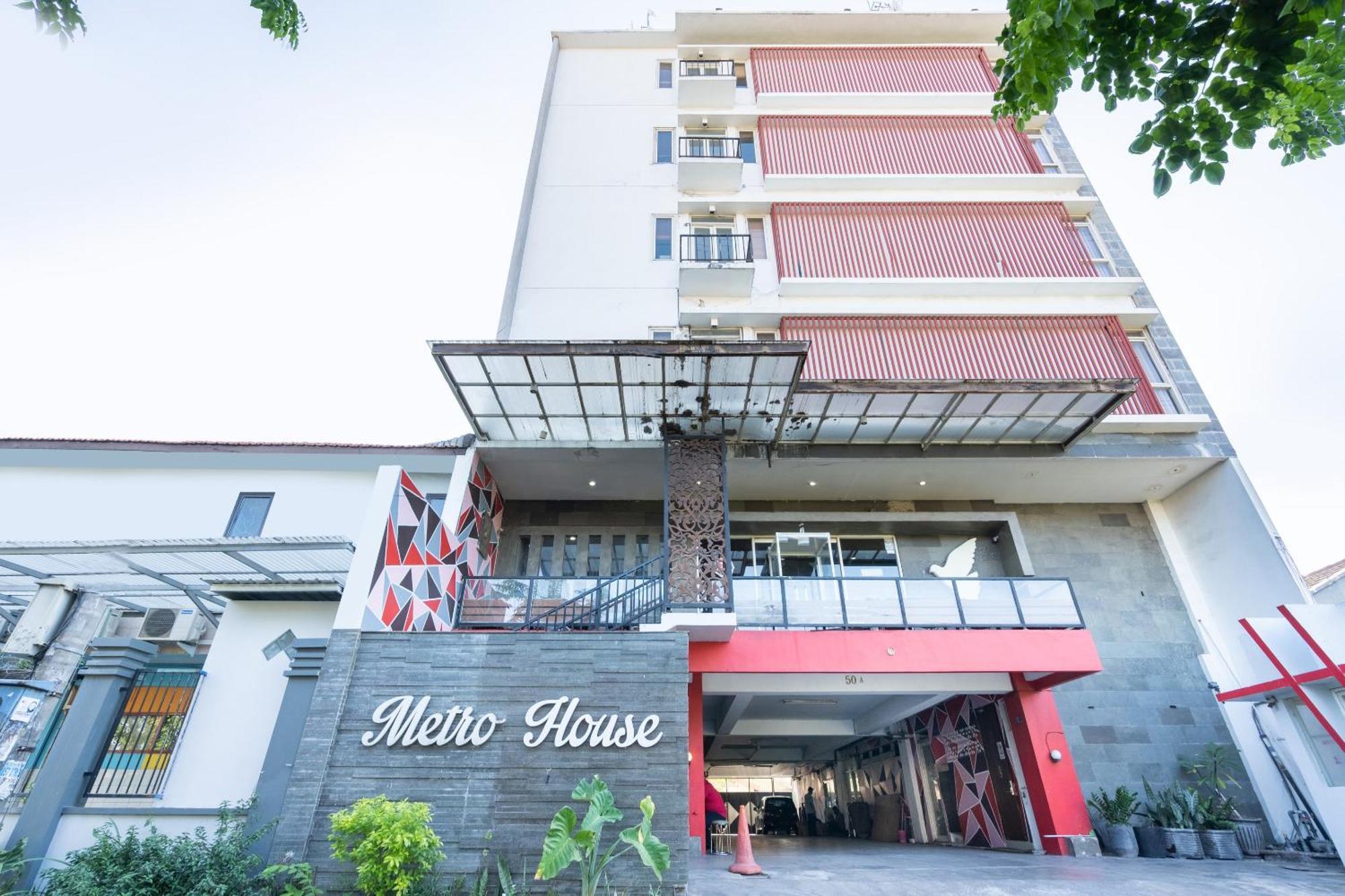 Super Oyo Flagship 91863 Metro House Hotel Surabaya Luaran gambar