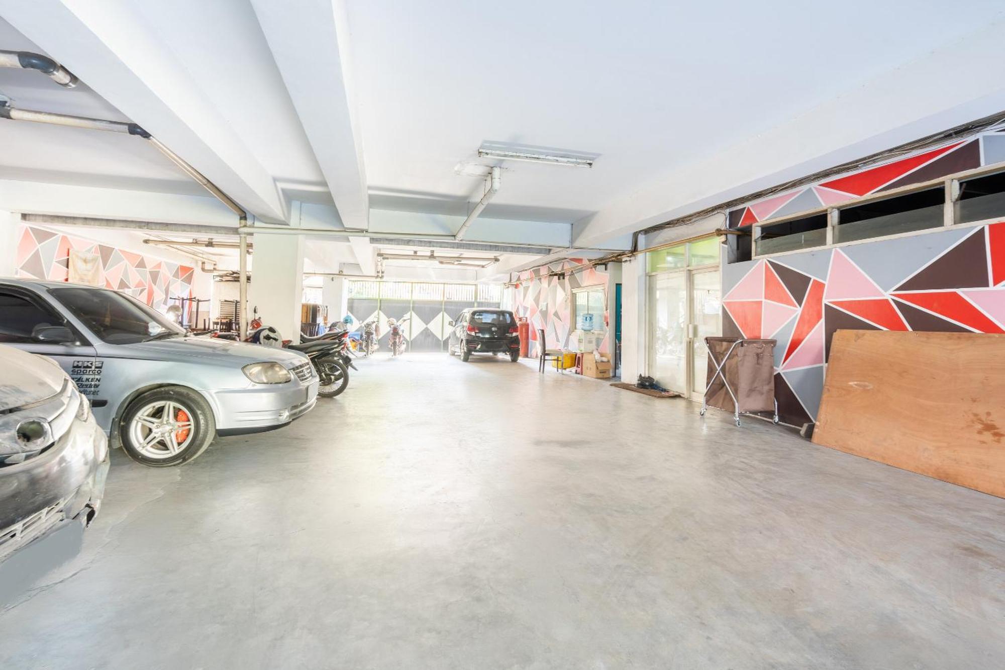 Super Oyo Flagship 91863 Metro House Hotel Surabaya Luaran gambar