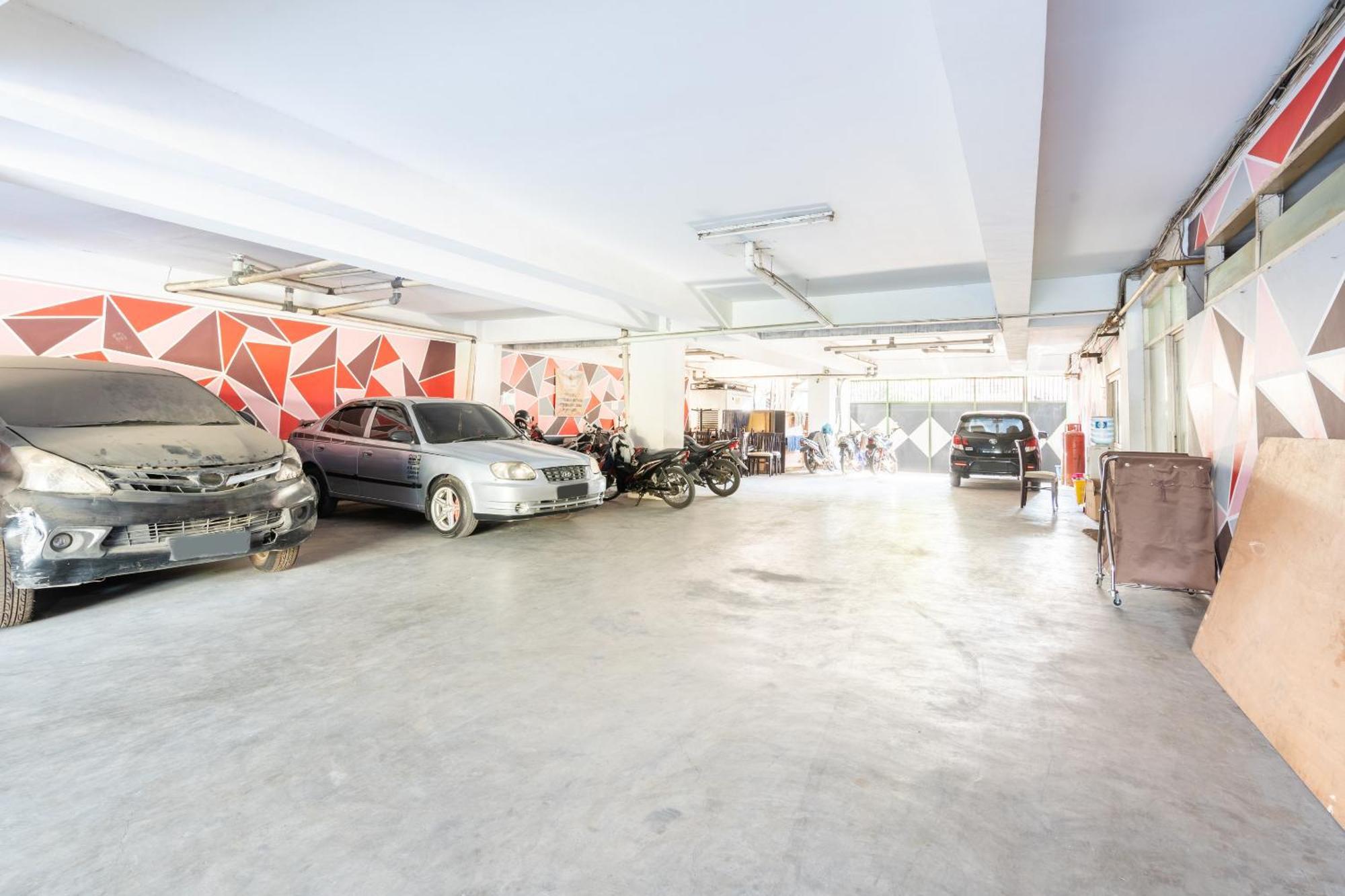 Super Oyo Flagship 91863 Metro House Hotel Surabaya Luaran gambar