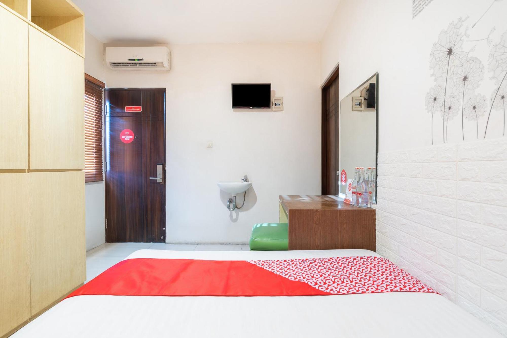 Super Oyo Flagship 91863 Metro House Hotel Surabaya Luaran gambar