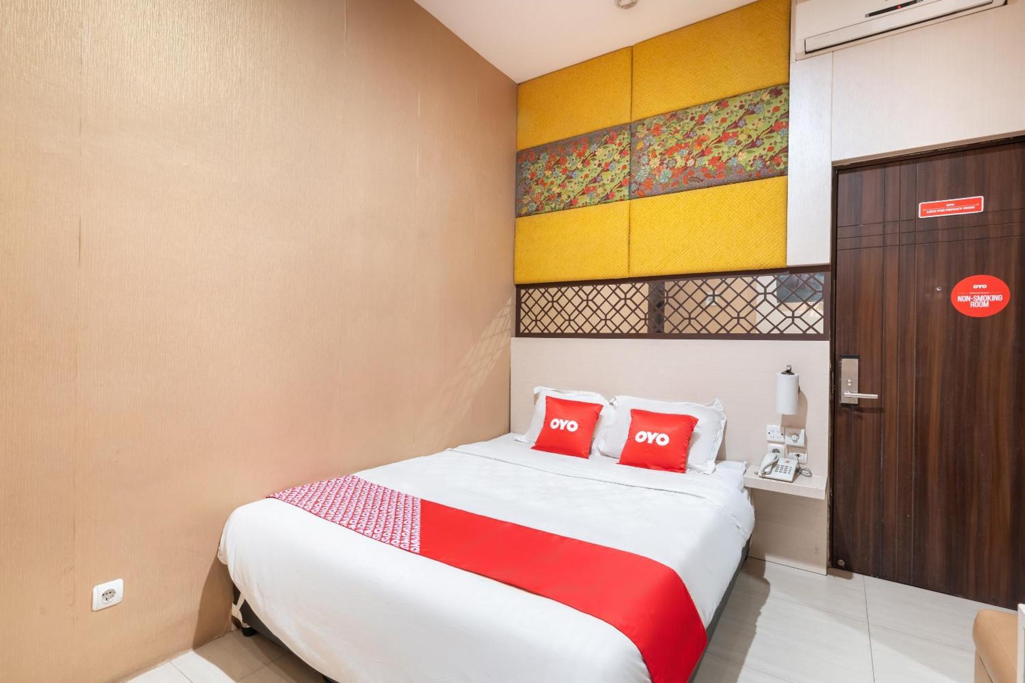 Super Oyo Flagship 91863 Metro House Hotel Surabaya Luaran gambar