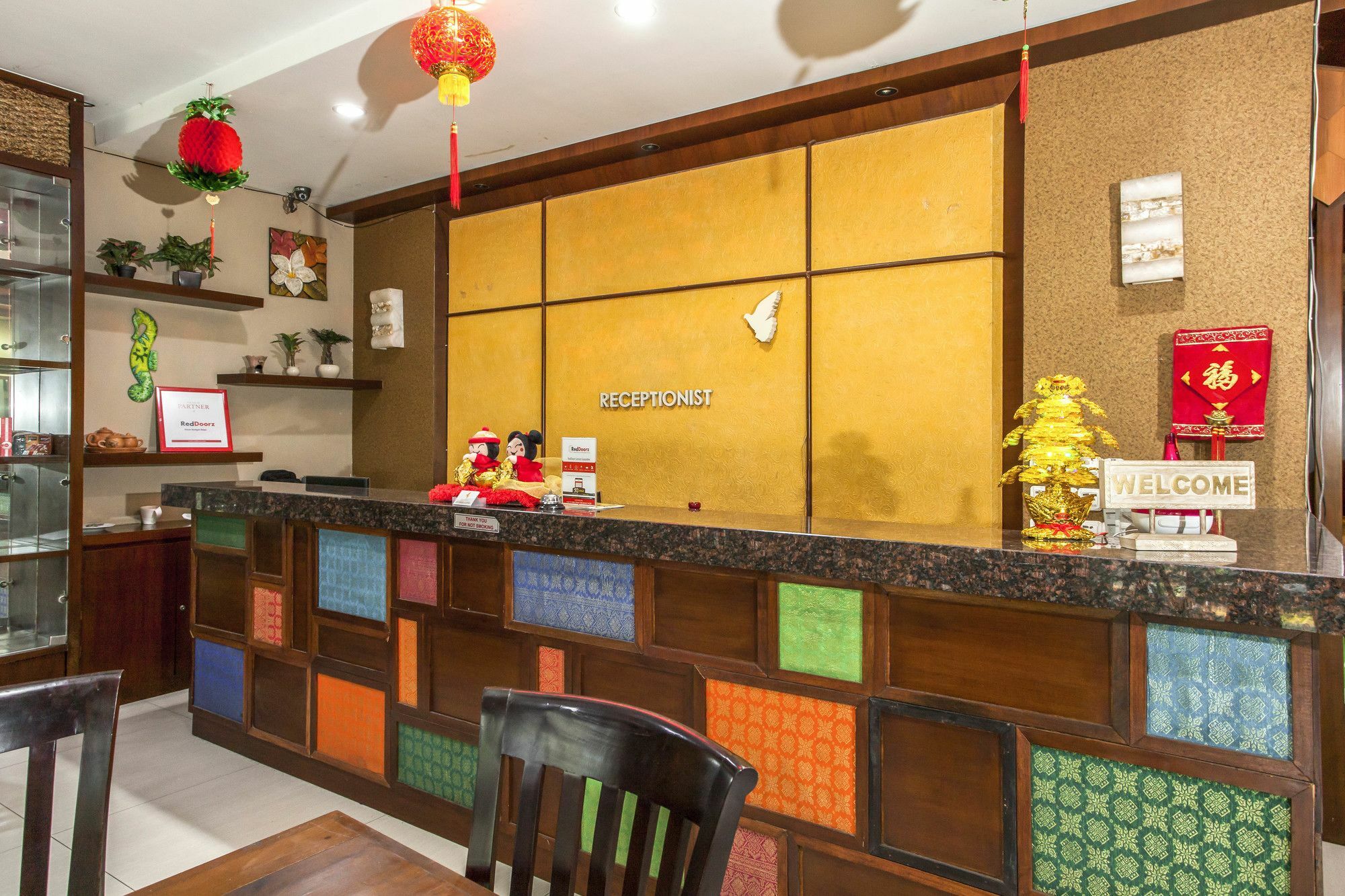 Super Oyo Flagship 91863 Metro House Hotel Surabaya Luaran gambar